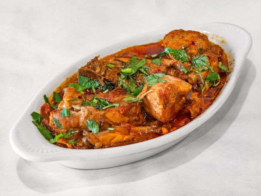 CHICKEN CURRY (Saucey).