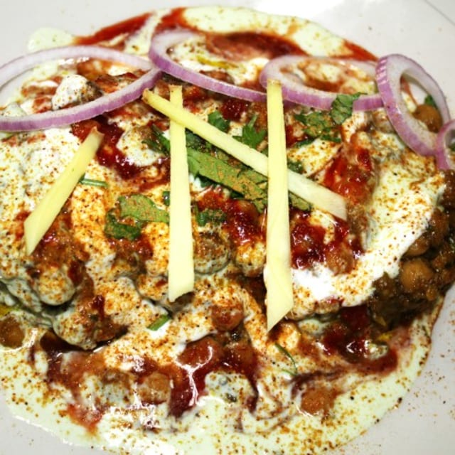 ALOO TIKKI CHAT (2 Pieces).